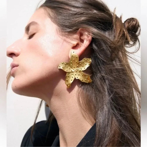 Zara Starfish Statement Stud Earrings - Picture 1 of 13